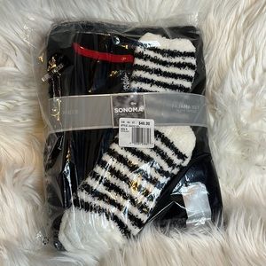 ❄️ Sonoma Pajama Set w/socks, Knit & Waffle Micro Fleece. Three piece set.